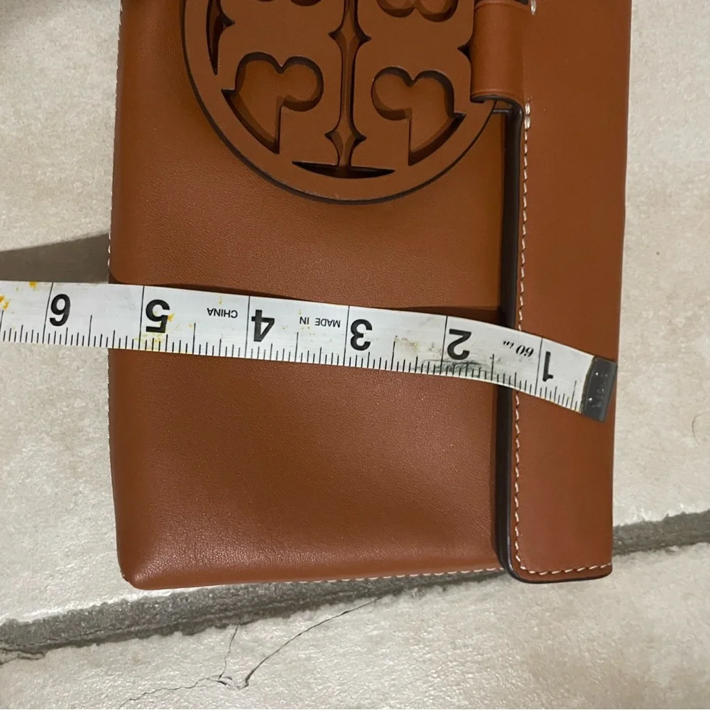 Tory Burch Women's Miller Metal Clutch leather logo  color Aged Camello